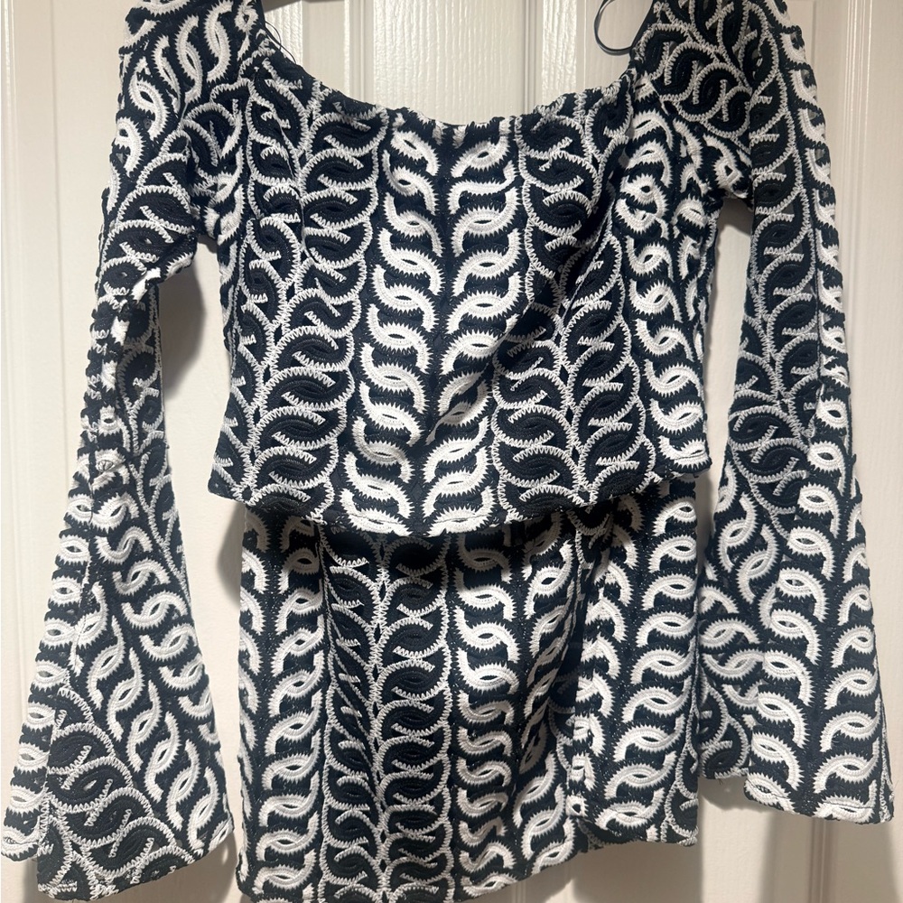 New Never Worn matching Black and White zigzag top and bottom set-Medium